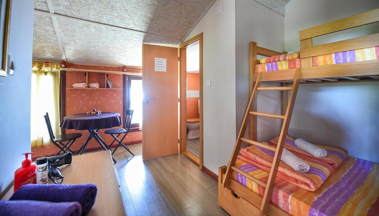 San Art Floating Hostel & Apartments Белград Екстер'єр фото