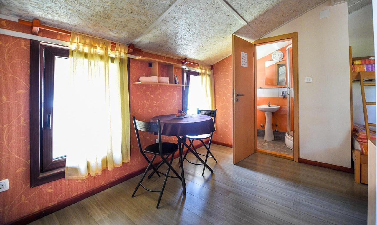 San Art Floating Hostel & Apartments Белград Екстер'єр фото