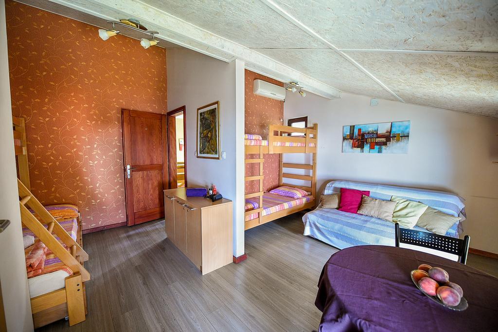 San Art Floating Hostel & Apartments Белград Екстер'єр фото