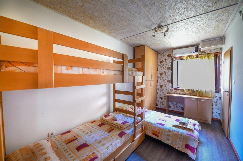 San Art Floating Hostel & Apartments Белград Екстер'єр фото
