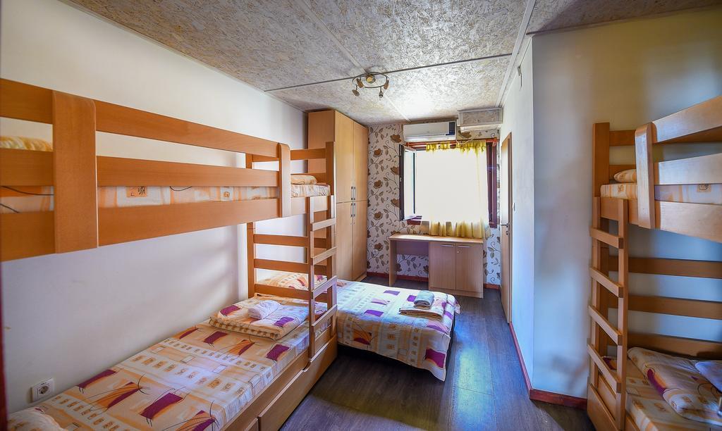 San Art Floating Hostel & Apartments Белград Екстер'єр фото