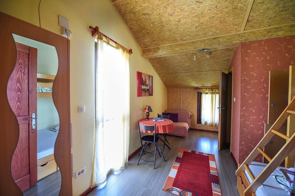 San Art Floating Hostel & Apartments Белград Екстер'єр фото