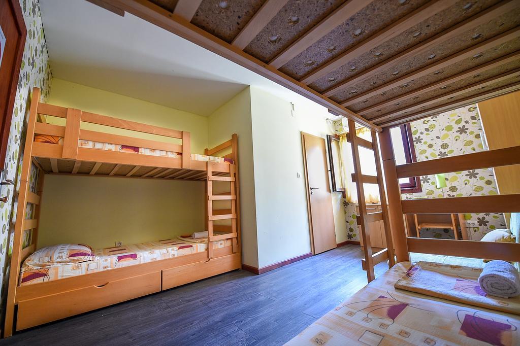 San Art Floating Hostel & Apartments Белград Екстер'єр фото
