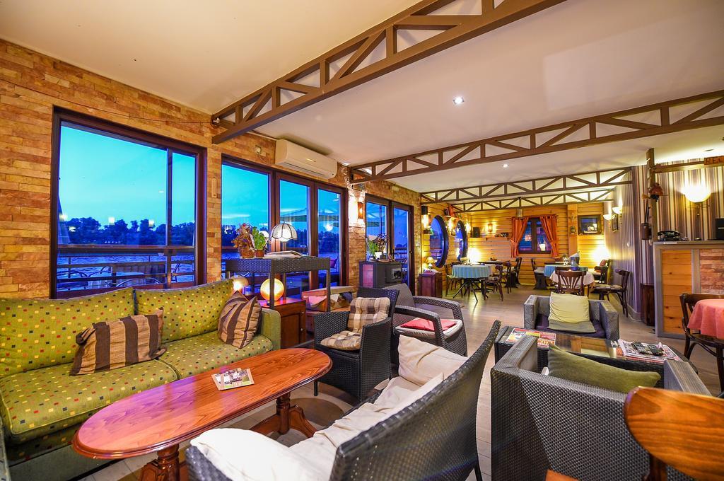 San Art Floating Hostel & Apartments Белград Екстер'єр фото
