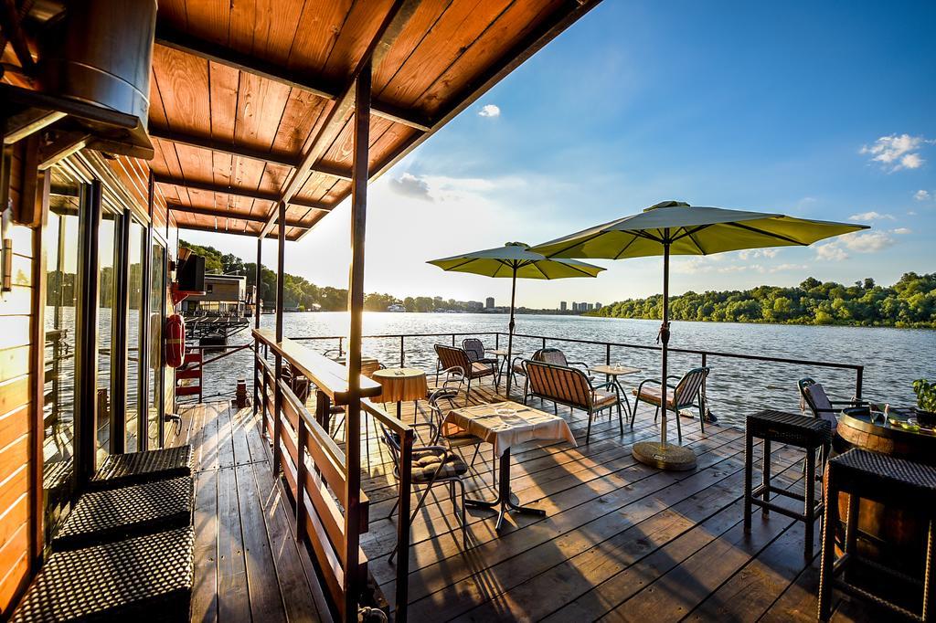 San Art Floating Hostel & Apartments Белград Екстер'єр фото