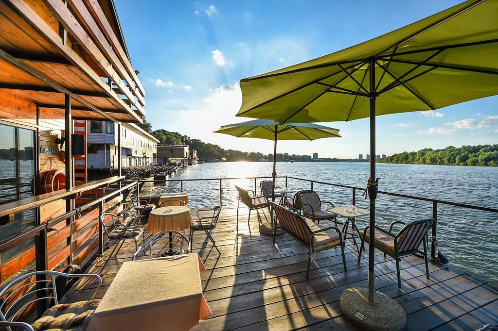 San Art Floating Hostel & Apartments Белград Екстер'єр фото